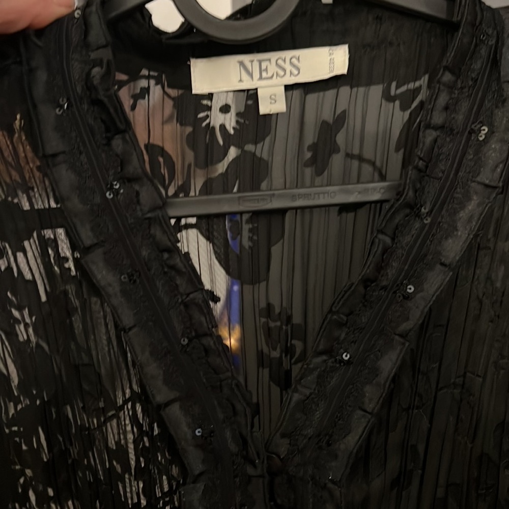 Ness slightly sheer blouse - Picture 2 of 4